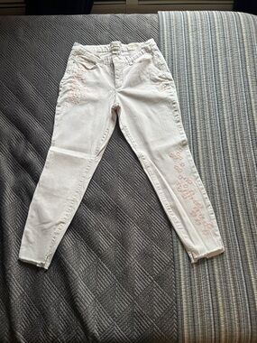 Vintage America Blues Boho Cream Ankle Jeans with Pink Floral Embroidery